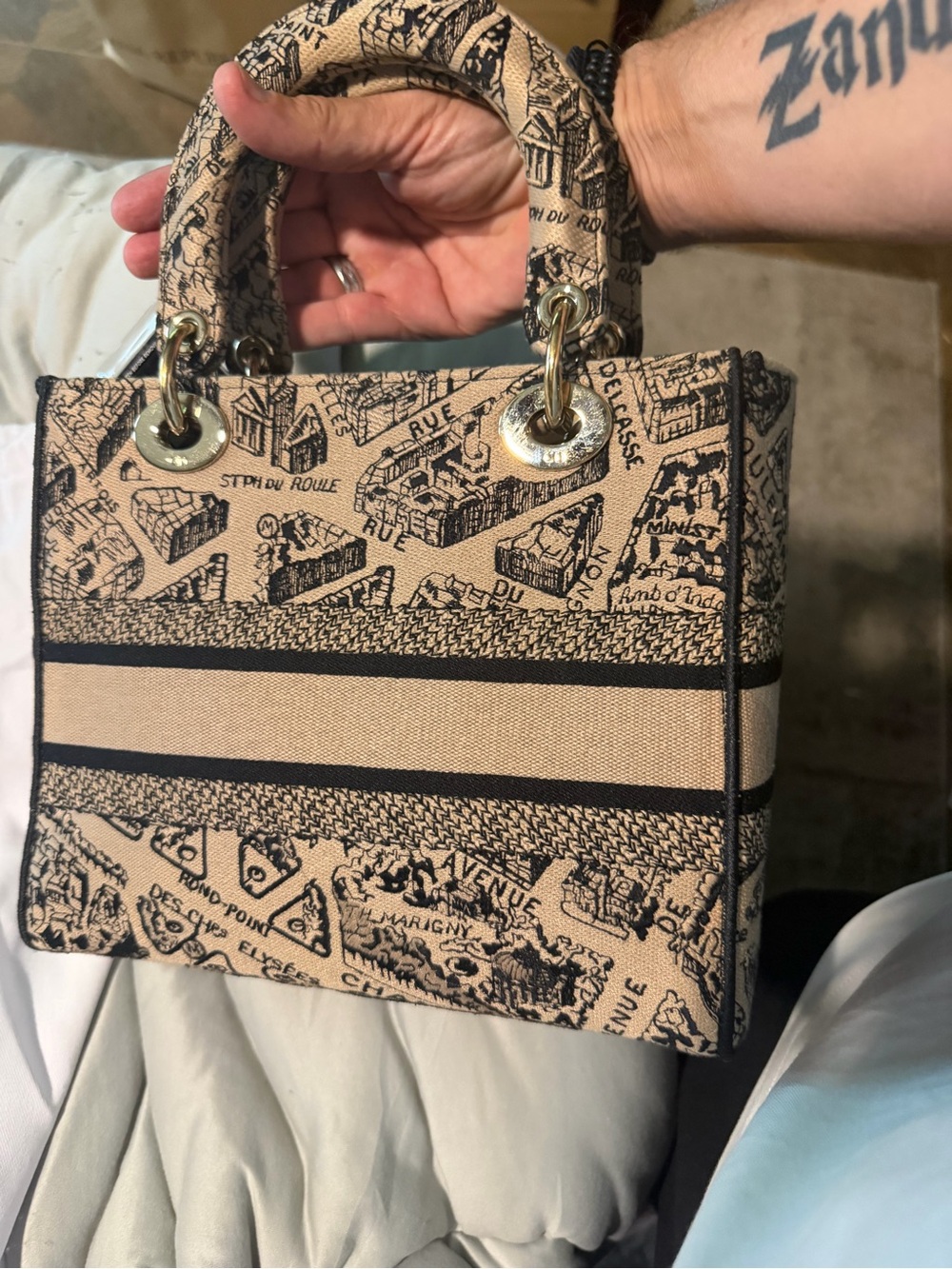 🔥 AUTHENTIC DIOR LADY D-LITE – PLAN DE PARIS – MEDIUM 🔥 - Picture 2 of 12